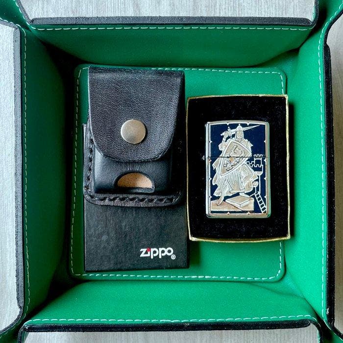 Zippo - Zippo Medieval Knight Lighter Set Handmade Genuine, Verzamelen, Rookartikelen, Aanstekers en Luciferdoosjes