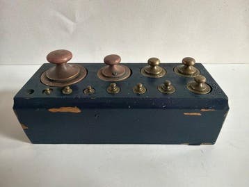 L Z, AtellierStandard trade weights (11) Antiek - Frankrijk