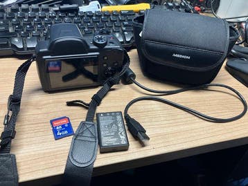 Medion LIFE X44022 Digital Bridge Camera – 20MP with 35x