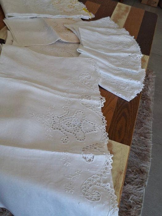 Zachte badhanddoeken met handgemaakt bloemmotief. - Handdoek, Antiek en Kunst, Antiek | Tapijten, Tafelkleden en Textiel