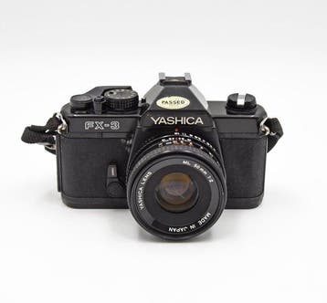 Yashica FX-3 + 3 Obiettivi 50mm, 28mm, 135mm Analoge camera