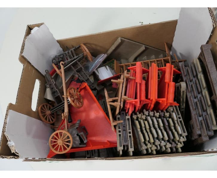 Playmobil Middeleeuwen grote doos met restanten #9589, Hobby en Vrije tijd, Modelbouw | Overige, Gebruikt, Ophalen of Verzenden