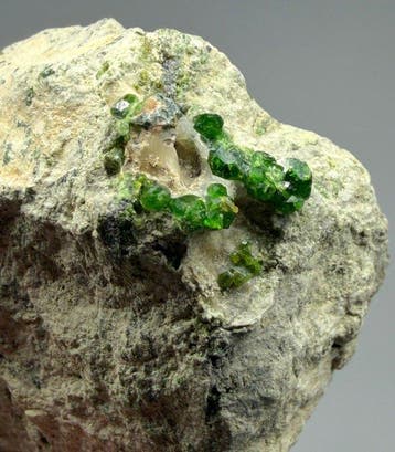prachtige groene granaat Exemplaar- 214 g - (1), Verzamelen