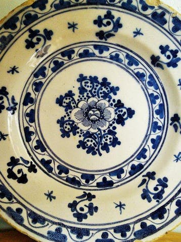 Assiette - 18e eeuws - Florale circulaire decoratie met