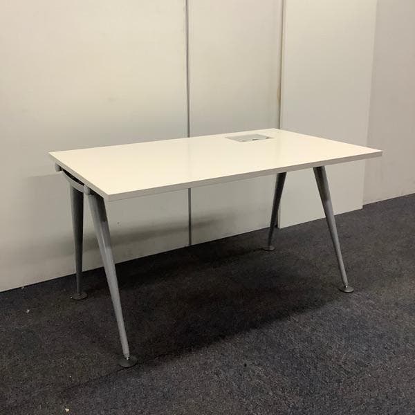 Herman Miller design tafel / bureau met elektra 130x80 cm,, Maison & Meubles, Bureaux