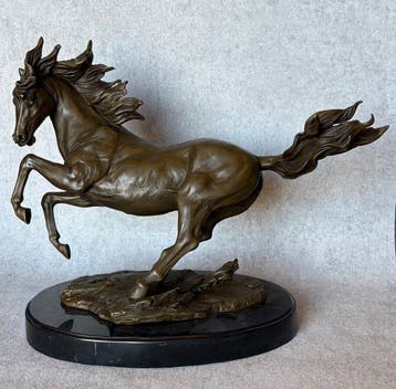 Statue, Exclusief bronzen sculptuur van een paard 38.5 cm /
