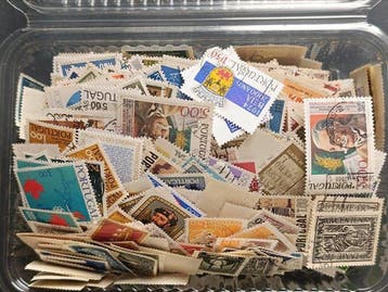 Portugal 1898/1990 - Boîte avec environ 2500 timbres du, Gestempeld