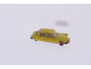 Schaal H0 Norev 2 Citroën DS19 geel #3031 (1:87), Ophalen of Verzenden, Gebruikt, Analoog