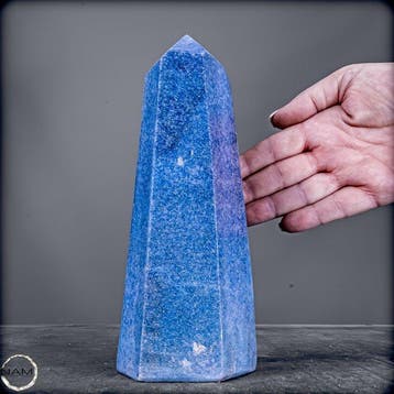 Natuurlijke lazuliet-obelisk uit Madagaskar – Elegant uniek
