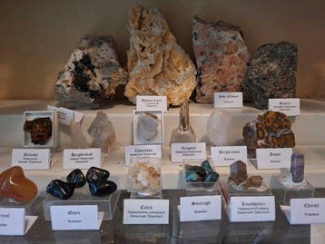 Collection de minéraux comptant plus de 25 pièces.- 2000 g