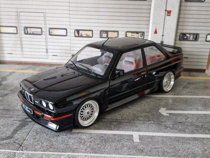 Solido 1:18 - Modelauto - BMW E30 M3 evolution 1990 met, Hobby & Loisirs créatifs, Voitures miniatures | 1:5 à 1:12