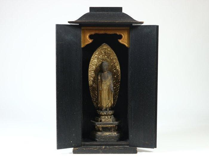 Amitabha Buddha Standing Sculpture with Buddhist Alter, Antiquités & Art, Antiquités | Autres Antiquités