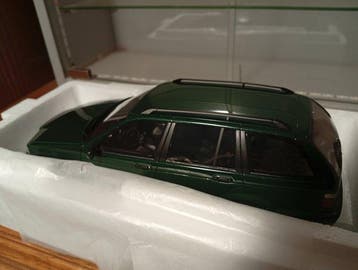 Otto Mobile 1:18 - Modelauto - BMW 328i (E36) Touring M, Nieuw