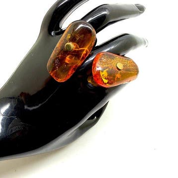 Anciens boutons de manchette au style naturaliste avec