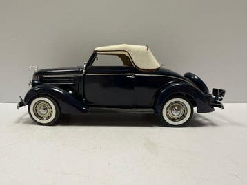 Danbury Mint 1:24 - Modelauto - Ford Deluxe Cabriolet (1936)