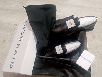Givenchy - Mocassins - Maat: EU 41 - Nieuw in doos