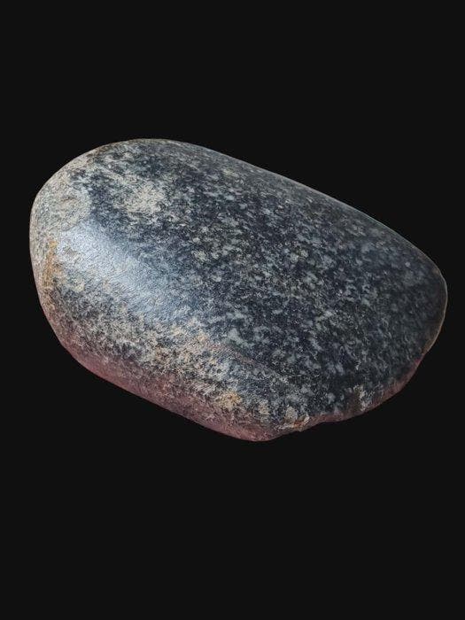 Neolithisch Black Serpentine Stone Hand axe, Antiek en Kunst, Antiek | Overige Antiek
