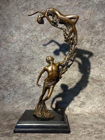 Statue, Jong koppel. Naar: Aldo Vitaleh - 36 cm - Bronze