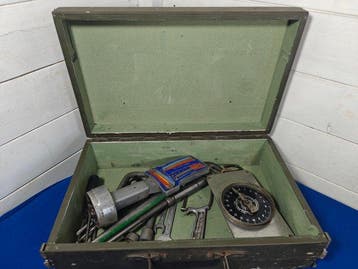 Industriële apparatuur - Japan - vintage military trunk with