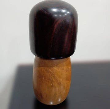 Usaburo Okamoto - Speelgoed Kokeshi doll / Ume Blossom