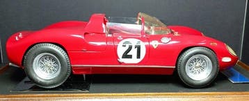 RETROTOYS 1:12 - Modelauto - Ferrari 250P - Beperkt 112/300