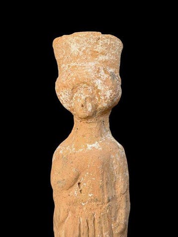 Oud-Grieks Terracotta Groot beeldje van een vrouw. Spaanse