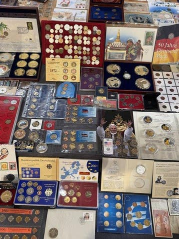 Wereld. Collection of coins/banknote/medals/euro inkl. pp