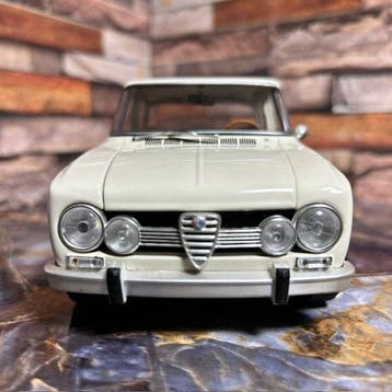 Minichamps 1:18 - Voiture miniature - Minichamps 1:18 Alfa, Nieuw