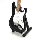 Miniatuur Fender Stratocaster gitaar met gratis standaard, Verzenden, Beeldje, Replica of Model