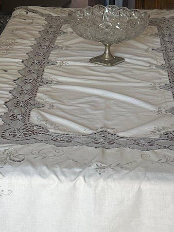 Tafelkleed (13) - 260 cm - 165 cm - Venetiaans linnen bissel