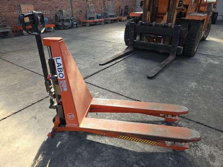 Elektrische schaartranspalet BT HHL100, Doe-het-zelf en Bouw, Gereedschap | Overige machines, Ophalen