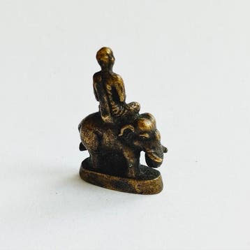 Anciens Indochinois Bronze XS Bouddha sur éléphant, talisman, Antiquités & Art