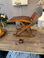 Tabouret - Beau tabouret antique en bois, joliment tapissé.