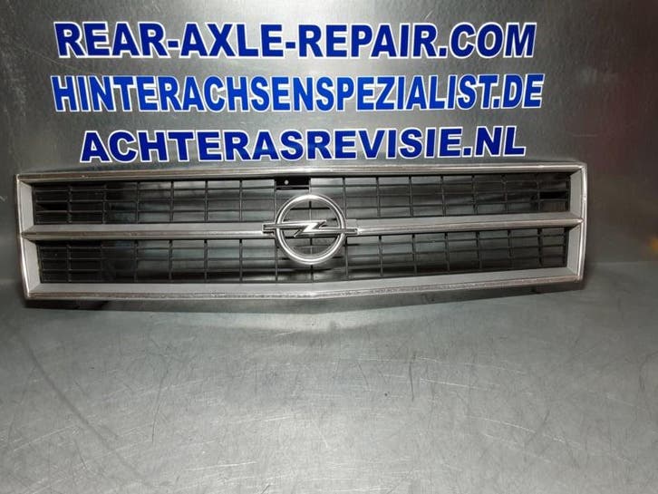 Grille van een Opel Commodore C Voyage. (Exterieur), Autos : Pièces & Accessoires, Carrosserie & Tôlerie, Envoi