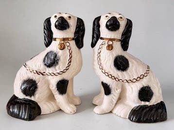 sculptuur, 1840s Staffordshire Spaniel dogs - 23 cm -