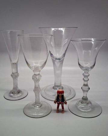 Verre à vin (4) - Verres à vin 21,5–24,5 cm - verre plombé -