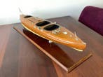 Chris-Craft - Bateau miniature dexposition -