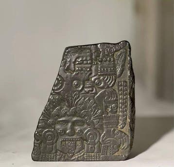 Beeldje - Steen / gietsteencomposiet replica van Maya-reliëf
