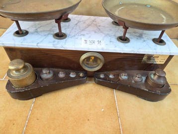 Weegschaal - Hout, Marmer, Messing