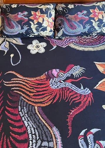 Couvre-lit oriental avec deux coussins, motif dragons et