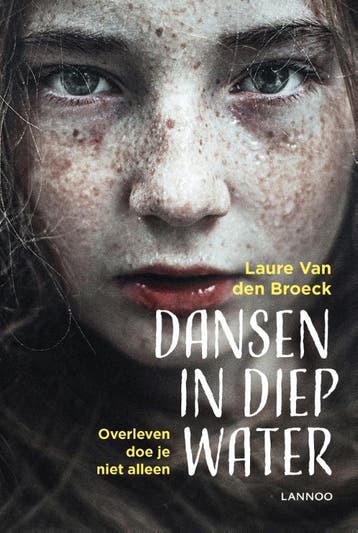 Dansen in diep water 9789401452519 Laure van den Broeck, Verzenden, Zo goed als nieuw, Laure van den Broeck