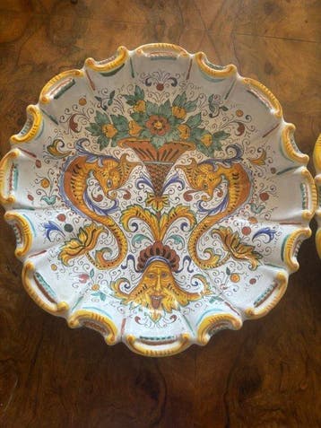 Pimpinelli Menotto - Plat (2) - Porcelaine tendre -