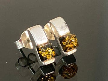 Vintage glanzende Baltische barnsteen oorbellen met gouden
