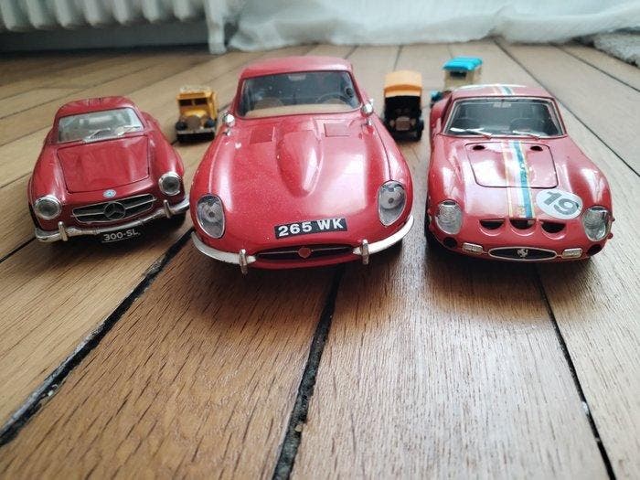 1:18 - Modelauto (9) - Jaguar E-Type, Ferrari 250 GTO,, Hobby en Vrije tijd, Modelauto's | 1:5 tot 1:12