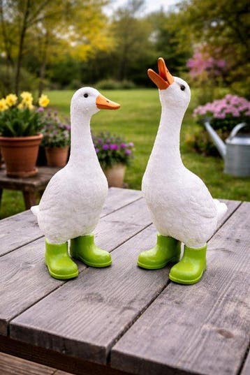 Beeld, funny goose with boots green - 32 cm - polyresin