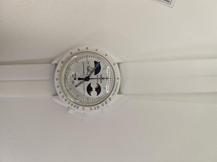 Omega x Swatch - MoonSwatch. Mission to Earthphase., Handtassen en Accessoires, Horloges | Heren