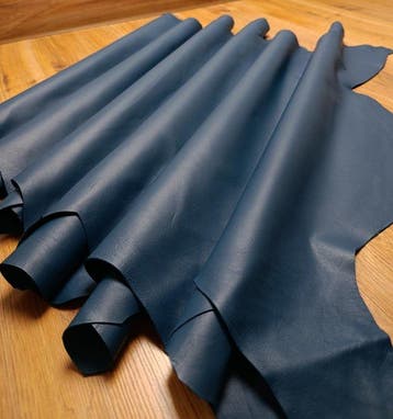 B514 - 580 x 81 cm - Sei fantastiche pelli di vitello -