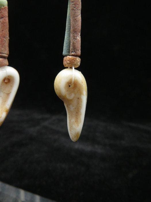 Oud-Egyptisch Oorbellen gemaakt van faience-mummie kralen, Bijoux, Sacs & Beauté, Bijoux anciens