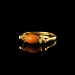 Oud-Romeins, Keizerrijk Ring met Romeinse glazen kraal.
