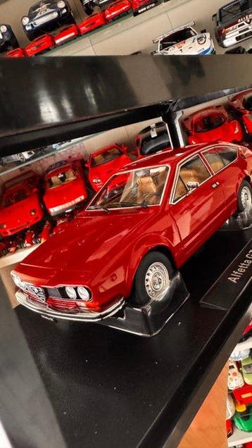 KK-Scale 1:18 - Modelauto - Alfa Romeo Alfetta GT 1.6 (1976), Nieuw
